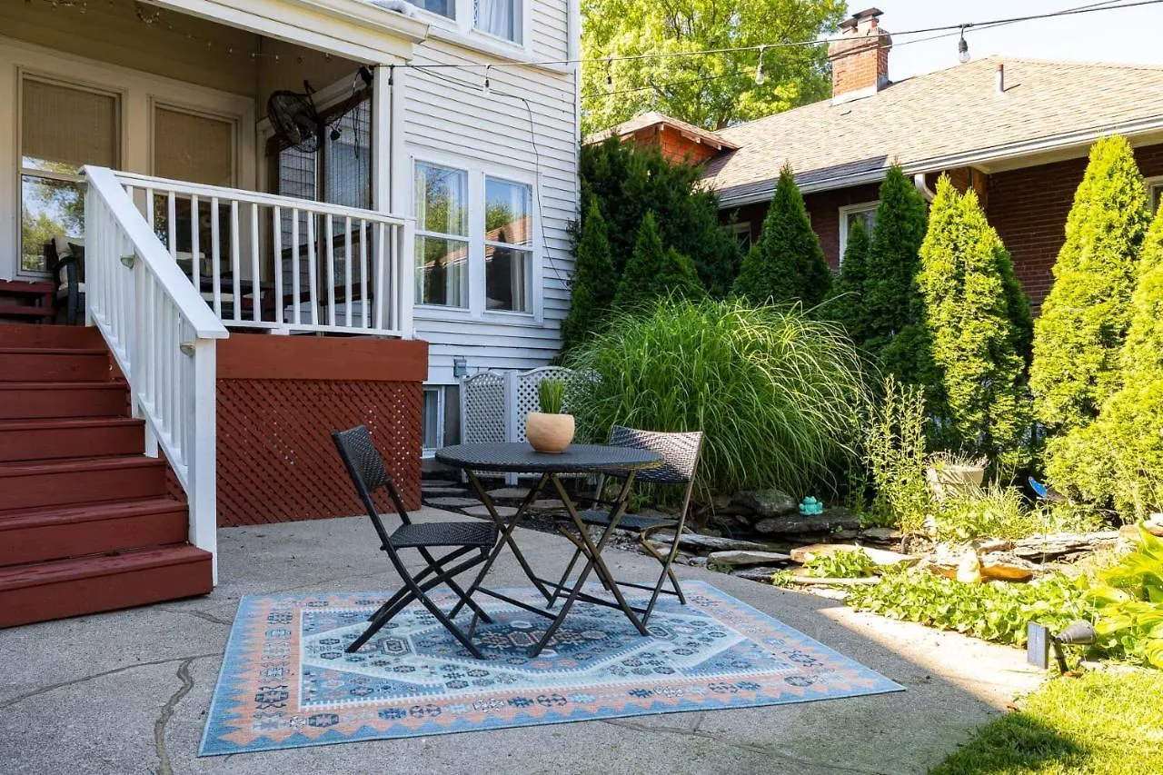 Luxe Highlands Home! King Br~Fire Pit~Yard Games Louisville